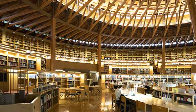 中嶋記念図書館は、学生向けに24時間365日開館している。